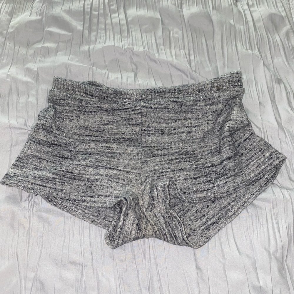 Fashion Nova grey cotton short.
